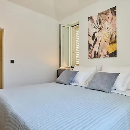 Hedera Estate, Hedera Iii