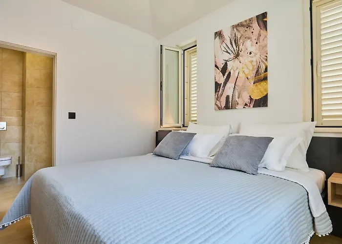 Hedera Estate, Hedera Iii