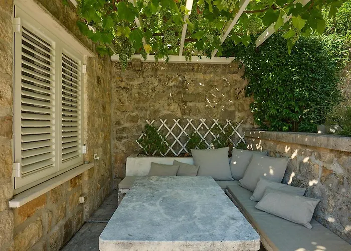 Hedera Estate, Hedera Iii *