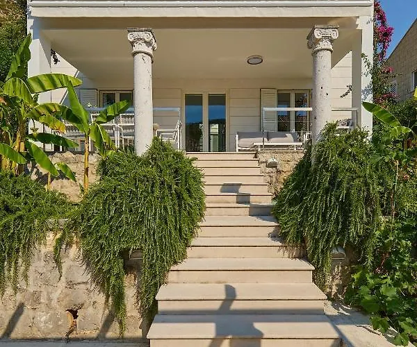 Hedera Estate, Hedera Iii Willa *