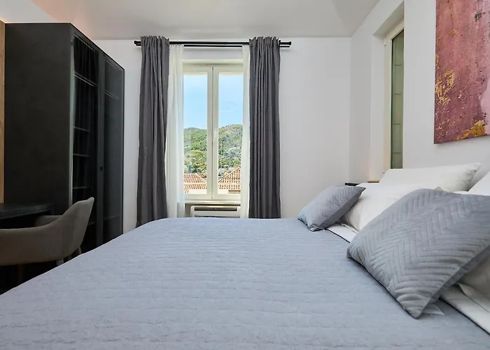 Hedera Estate, Hedera Iii *