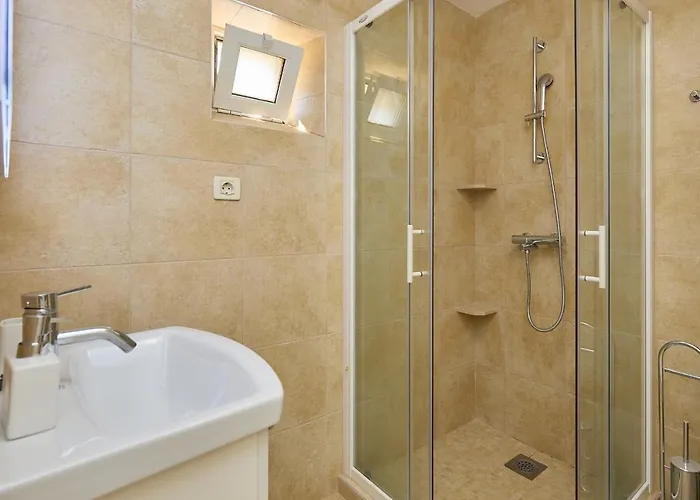 Hedera Estate, Hedera Iii *