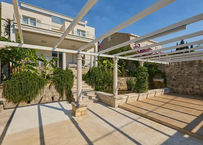 Hedera Estate, Hedera Iii *