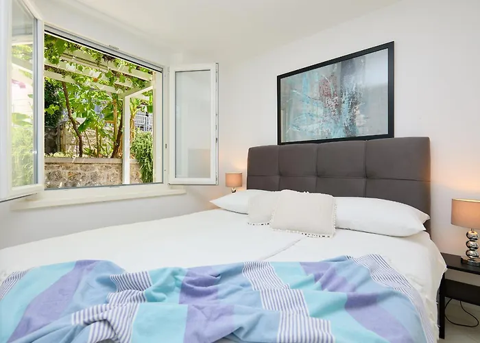 Hedera Estate, Hedera Iii *