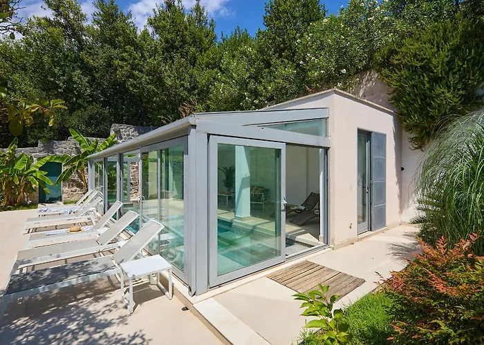 Hedera Estate, Hedera Iii