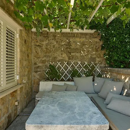 Hedera Estate, Hedera Iii *