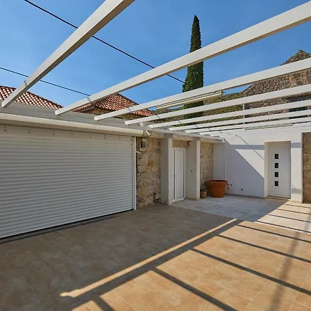 Hedera Estate, Hedera Iii וילה