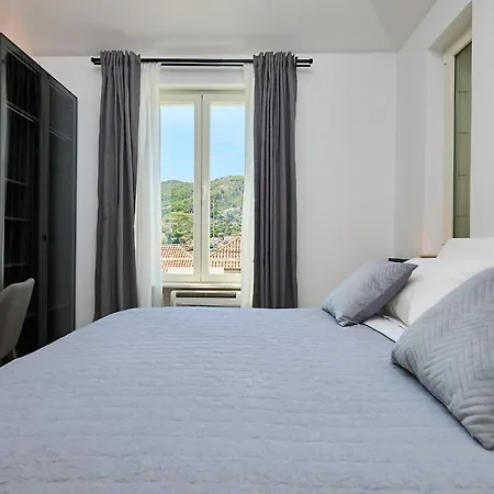 Hedera Estate, Hedera Iii *