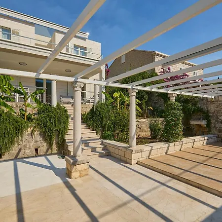 Hedera Estate, Hedera Iii *